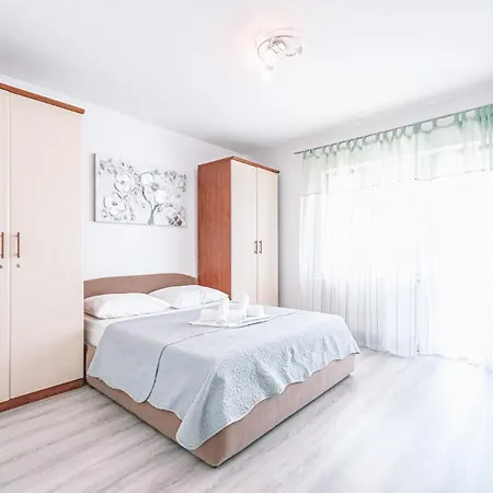 Vukic アパート ツリクヴェニツァ